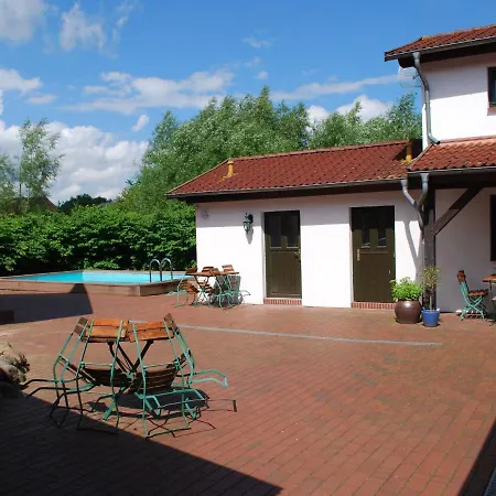 In Dargun Mit Garten 公寓