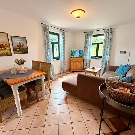 In Dargun Mit Garten Apartamento *