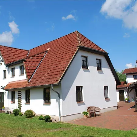 In Dargun Mit Garten Apartamento Barlin